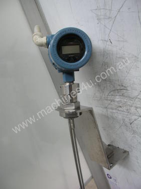 caption Rosemount 3301HA251V1AM0200RAI1 Level Transmitter.