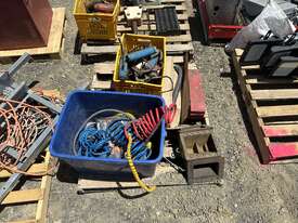 Assorted Pallet of Fittings and Grease Guns - picture0' - Click to enlarge