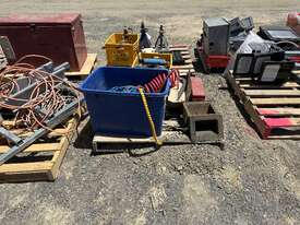 Assorted Pallet of Fittings and Grease Guns - picture0' - Click to enlarge