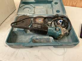 Makita Corded Angle Grinder - picture1' - Click to enlarge