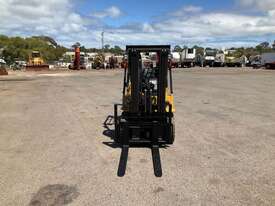 Mitsubishi 3 Stage Forklift Truck - picture0' - Click to enlarge