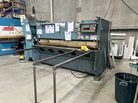 Used Epic Guillotine 2500 x 3mm - picture0' - Click to enlarge