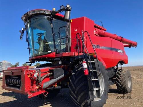 2017 CASE 8240 Combine 