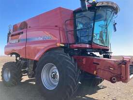 2017 CASE 8240 Combine  - picture0' - Click to enlarge