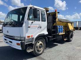 2002 Nissan UD PKC310 Flocon Truck - picture1' - Click to enlarge