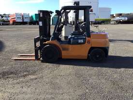 1999 Toyota 02-7FG35 Forklift - picture2' - Click to enlarge