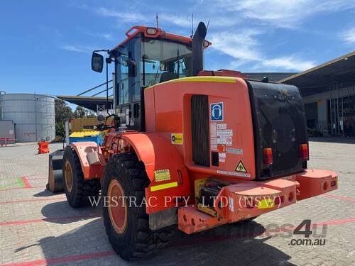 caption CAT 930H Wheel Loaders integrated Toolcarriers