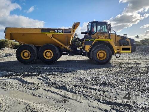 caption 2009 KOMATSU HM350-2 ARTICULATED DUMP TRUCK
