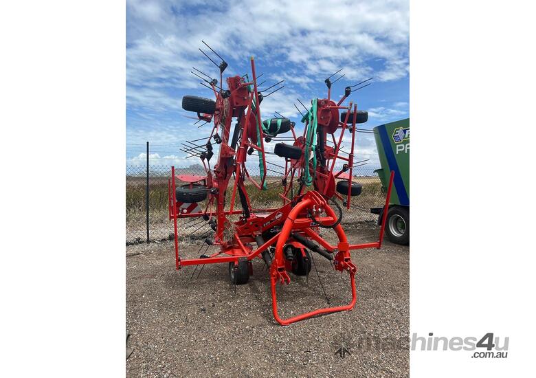 Ex-Demo Kuhn GF 8712 Tedder Rake in Near New Condition! Huge Savings!
