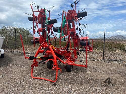 Ex-Demo Kuhn GF 8712 Tedder Rake in Near New Condition! Huge Savings!