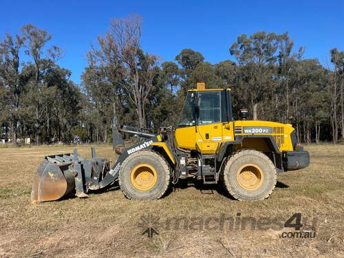 Komatsu WA200PZ-6 Loader/Tool Carrier Loader