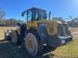 Komatsu WA200PZ-6 Loader/Tool Carrier Loader - picture0' - Click to enlarge