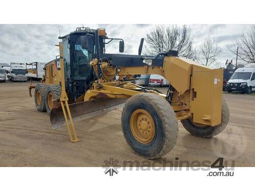 caption Caterpillar 12M