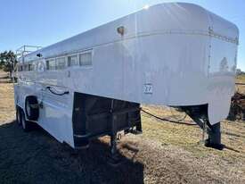 1994 Lazy-B 3 Horse Gooseneck Trailer - picture0' - Click to enlarge