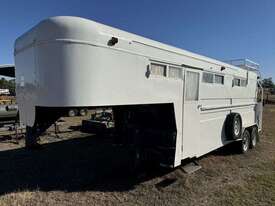 1994 Lazy-B 3 Horse Gooseneck Trailer - picture2' - Click to enlarge