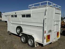 1994 Lazy-B 3 Horse Gooseneck Trailer - picture18' - Click to enlarge