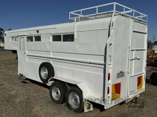 1994 Lazy-B 3 Horse Gooseneck Trailer