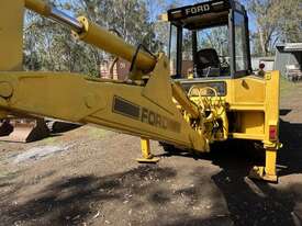 1985 Ford L0550A Front End Loader/Backhoe - picture2' - Click to enlarge