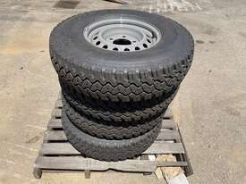 Pallet of 4x Rims and Tyres - picture1' - Click to enlarge