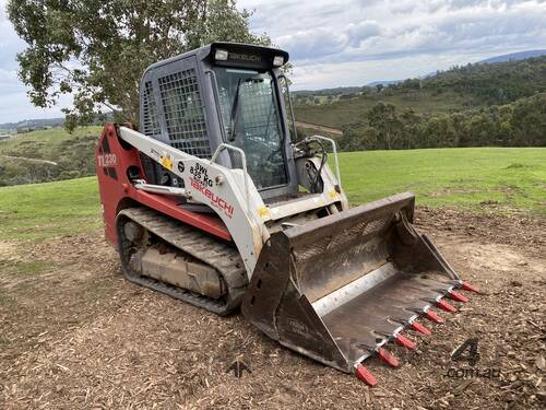 Takeuchi TL230 Compact Track Loader