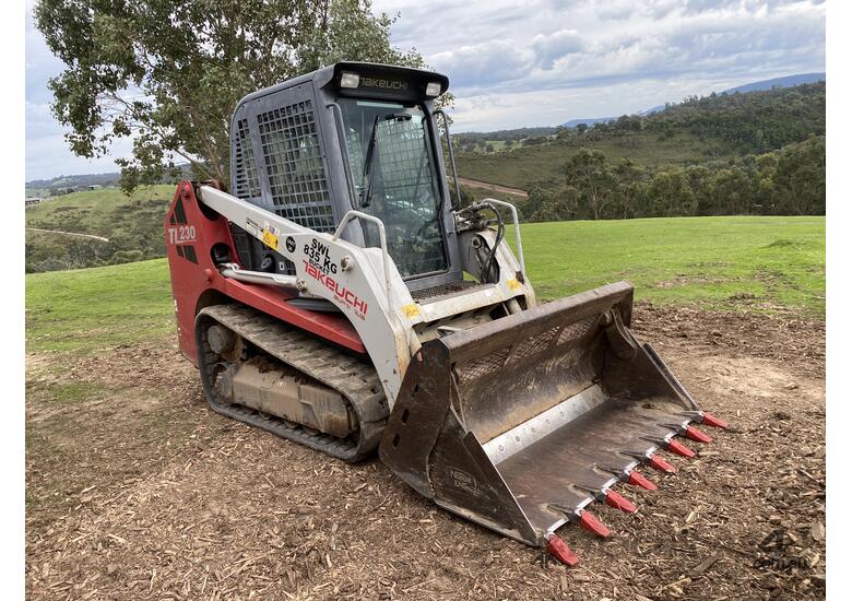Takeuchi TL230 Compact Track Loader