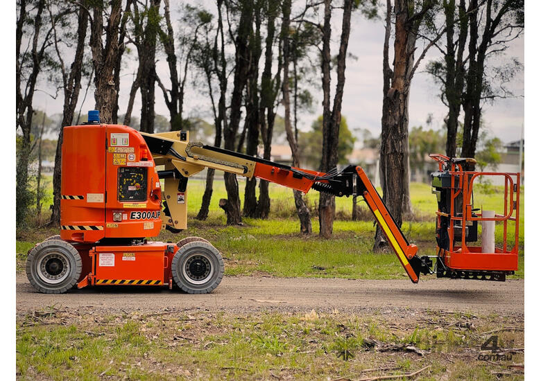 JLG E300AJP  Boom Lift Access & Height Safety