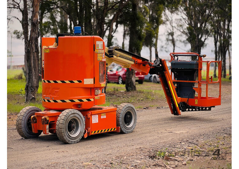 JLG E300AJP  Boom Lift Access & Height Safety