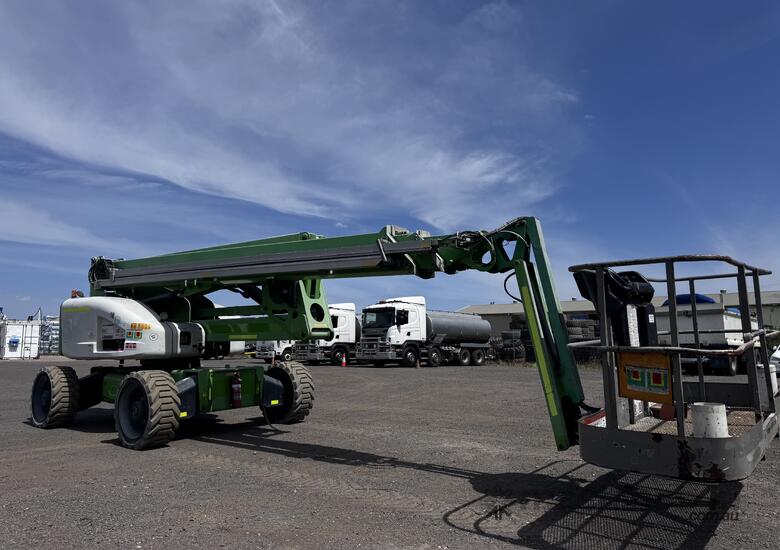 2015 Nifty HR28 Articulating Boom Lift image 3