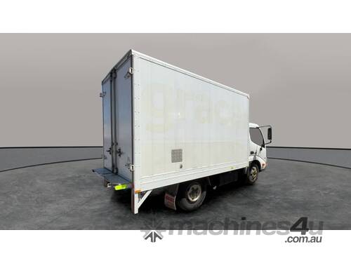 2009 Hino 300 414  4x2 Pantech