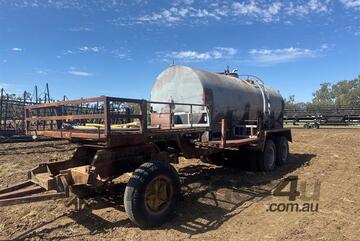 Spray trailer, 10,000 lit tank, mixing vat ,