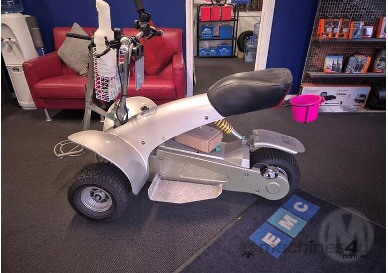 caption FOURSTAR Mini G Golf Cruiser
