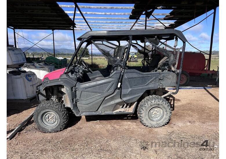 caption 2017 HONDA Pioneer 1000 EPS ATV