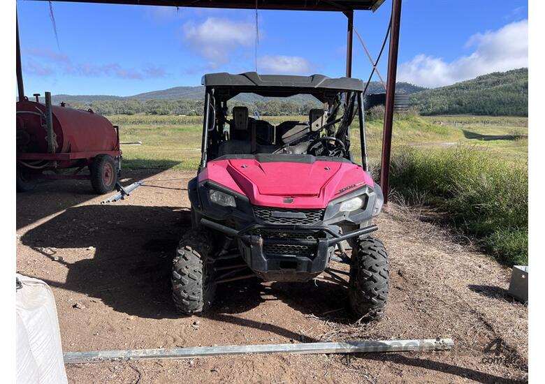 caption 2017 HONDA Pioneer 1000 EPS ATV