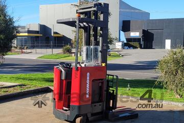 Raymond EASI R35TT Pantograph Reach Forklift