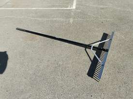 1 X Steel Rake - picture0' - Click to enlarge