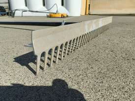 1 X Steel Rake - picture0' - Click to enlarge