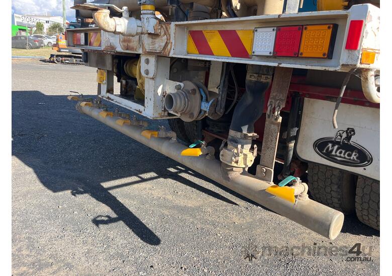 2004 Mack ML Rigid Day Cab (Water Tanker)