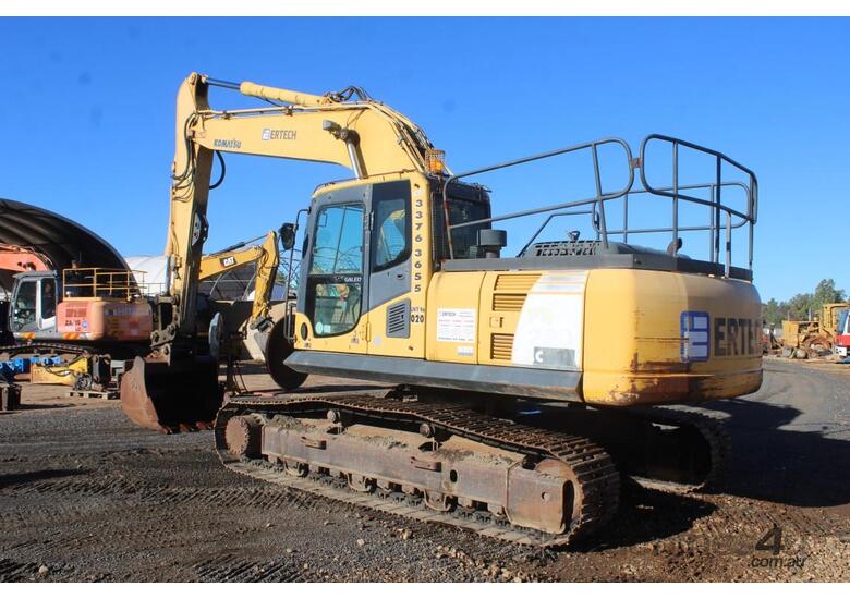 caption 2006 Komatsu Pc220lc-8