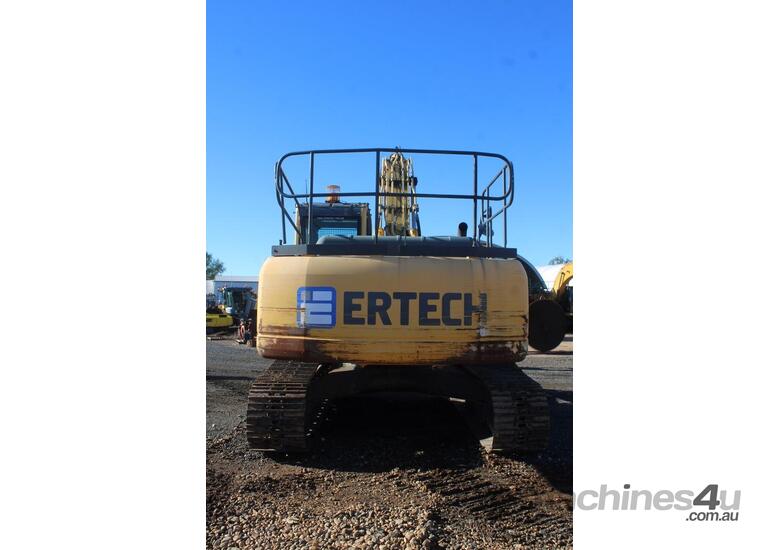 caption 2006 Komatsu Pc220lc-8