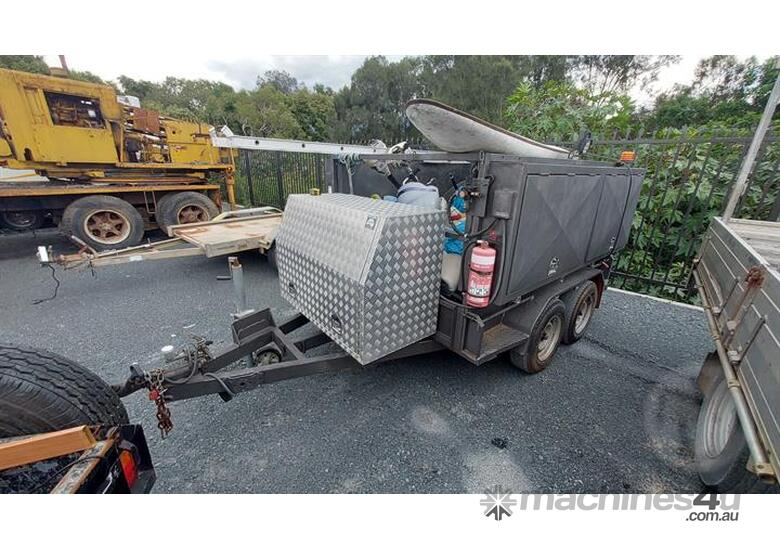 caption Unknown Make Enclosed