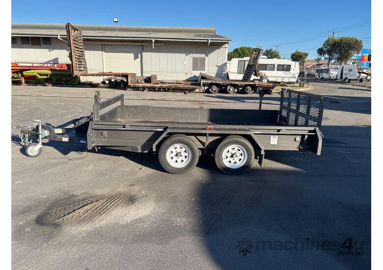 caption Premier Trailers Tandem Axle