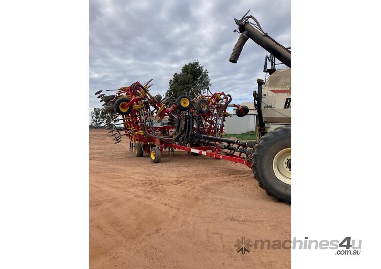 caption 2016 BOURGAULT 8910 AIRSEEDER