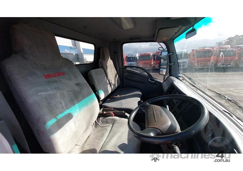 caption Isuzu NPS