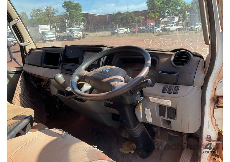 caption 2018 Mitsubishi Fuso Canter 7/800 Tray Day Cab