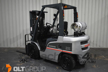 Nissan P1F2A25DU 2.5 Tonne Forklift LPG EFI Engine 4.3m Container Mast with Sideshift