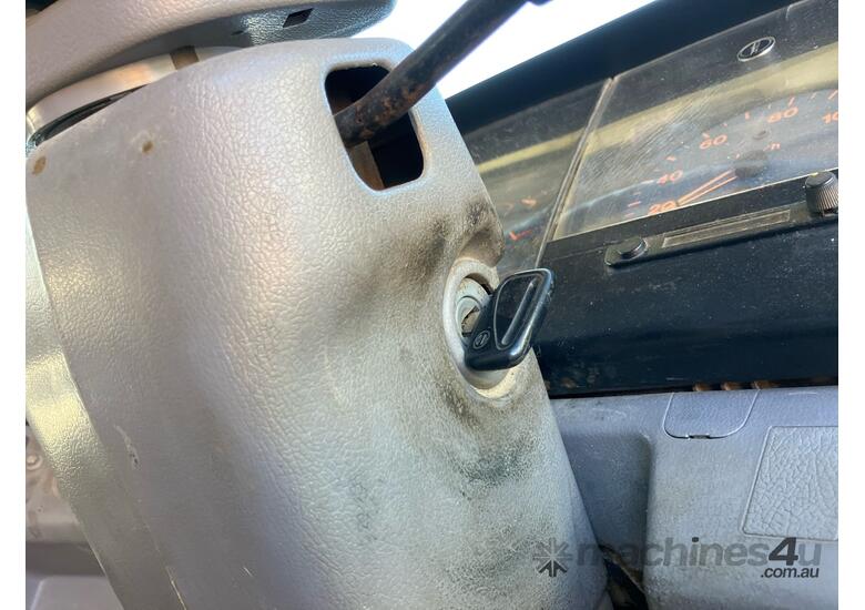 caption 2000 Hino Ranger Tipper