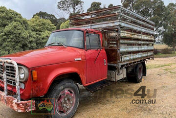 (9839) IH-1610A Tip Truck (Strathbogie, VIC) (9839) IH-1610A Tip Truck (Strathbogie, VIC)