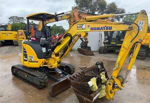 2022 KOMATSU PC35MR-5 3.6T EXCAVATOR (M965) WITH HITCH, BUCKETS AND 950 HOURS