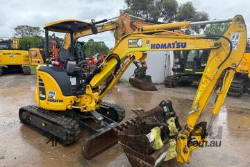 2022 KOMATSU PC35MR-5 3.6T EXCAVATOR (M965) WITH HITCH, BUCKETS AND 950 HOURS