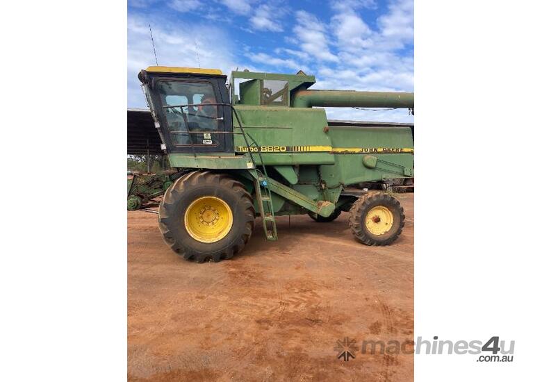 1985 John Deere 8820 with 30ft front & comb trailer